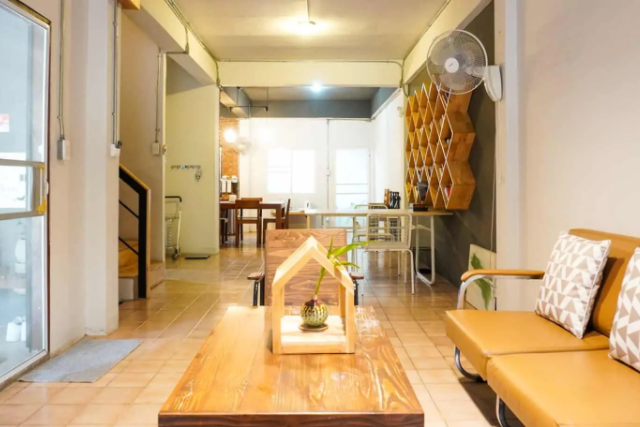 ขายบ้านทาวน์โฮม/โฮมสเตย์ รีโนเวทใหม่​ ใกล้ตัวเมืองเชียงใหม่